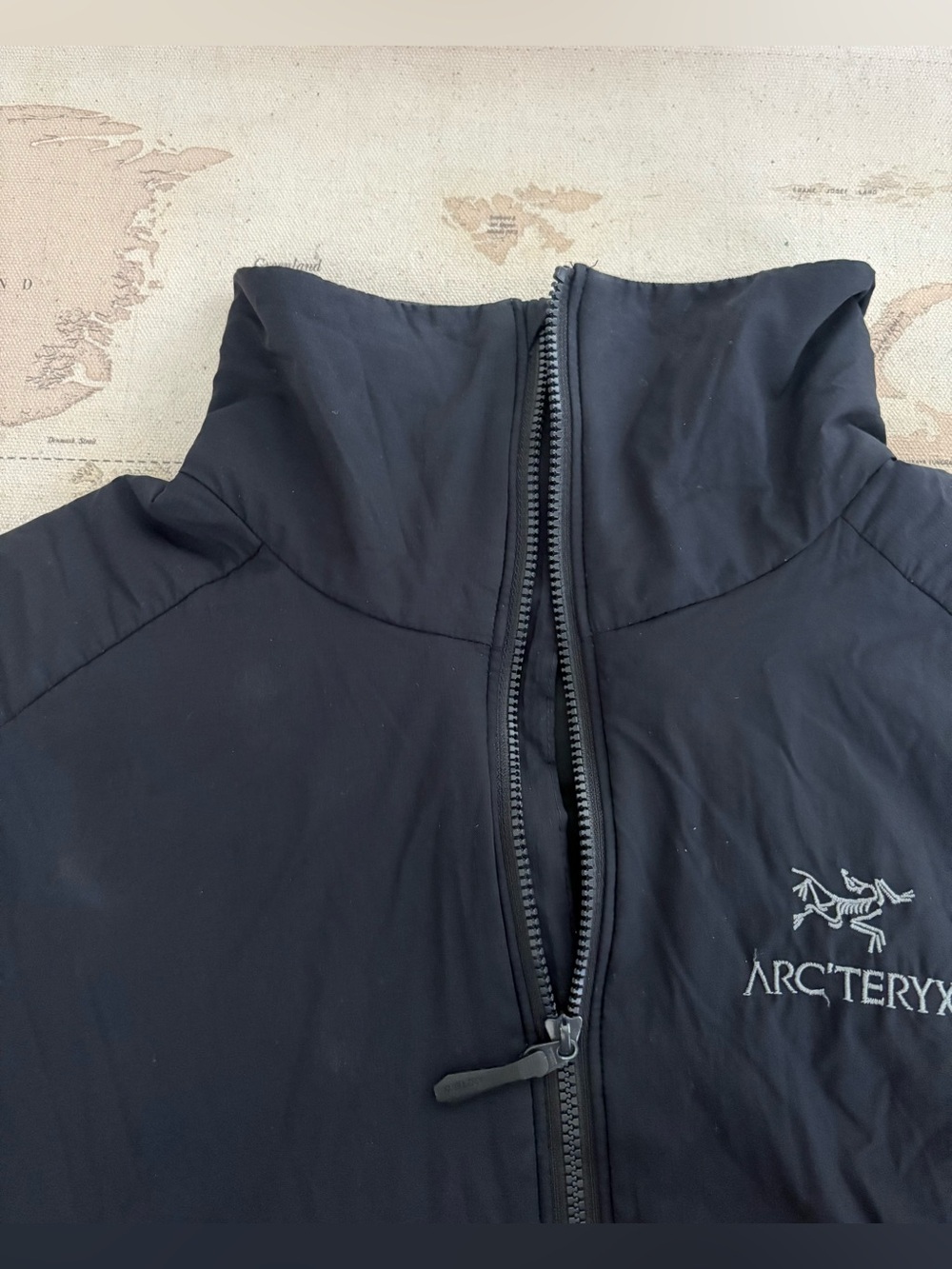 Arc'teryx Atom SL Insulated Jacket Size Medium Black - Picture 12 of 16